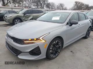 2024 Kia K5 GT-Line z VIN 5XXG64J29RG237148, wystawiony jako IAAI lot #41396574 z przebiegiem 22 926 mil mil oraz . Historia ofert i sprzedaży dostępna na DreamBid. Obrazek 2.