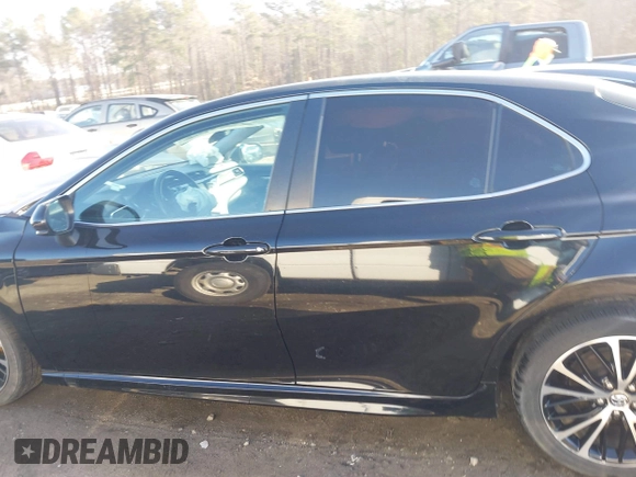 2018 Toyota Camry LE z VIN 4T1B11HK4JU151656, wystawiony jako IAAI lot #41524694 z przebiegiem 52 581 mil mil oraz . Historia ofert i sprzedaży dostępna na DreamBid. Obrazek 14.