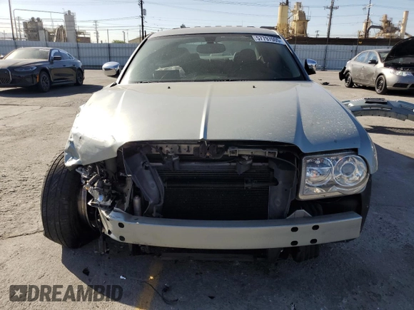 2006 Chrysler 300 C z VIN 2C3LA63H66H408557, wystawiony jako Copart lot #57797005 z przebiegiem 71 932 mil mil oraz Szkoda całkowita • Salvage title. Historia ofert i sprzedaży dostępna na DreamBid. Obrazek 5.