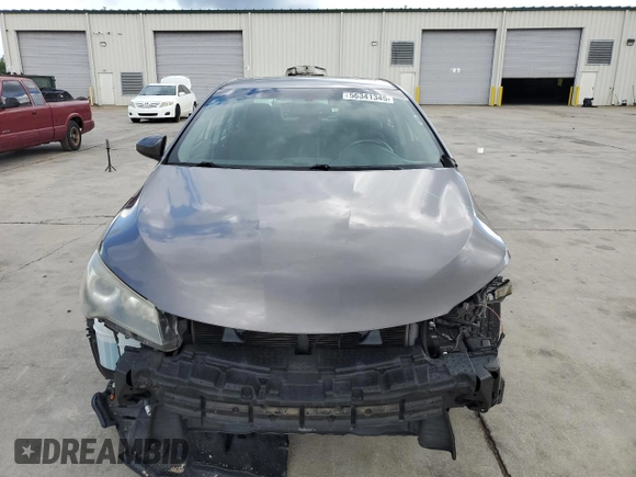 2017 Toyota Camry XLE z VIN 4T1BF1FK6HU389524, wystawiony jako Copart lot #56341345 z przebiegiem 156 516 mil mil oraz Czysty tytuł • Clean title. Historia ofert i sprzedaży dostępna na DreamBid. Obrazek 5.
