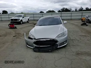 2014 Tesla Model S 60 z VIN 5YJSA1H11EFP43395, wystawiony jako Copart lot #54653845 z przebiegiem 120 180 mil mil oraz Szkoda całkowita • Salvage title. Historia ofert i sprzedaży dostępna na DreamBid. Obrazek 13.