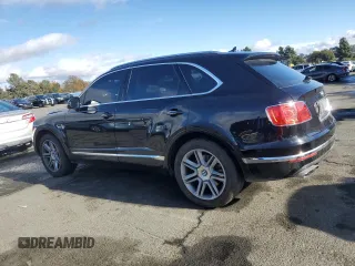 2018 Bentley Bentayga Signature z VIN SJAAC4ZV8JC019477, wystawiony jako Copart lot #80308144 z przebiegiem 59 575 mil mil oraz Szkody całkowita. Historia ofert i sprzedaży dostępna na DreamBid. Obrazek 2.