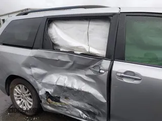 2017 Toyota Sienna XLE Auto Access Seat with VIN 5TDYZ3DCXHS888196, listed as a IAAI auction lot 41730418 with 131,201 mi miles. Bid and sale history available at carsss.com. Image 6.