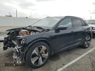 2022 Audi e-tron Premium Plus с VIN WA1LAAGE4NB014605, выставлен на аукционе Copart как лот 61127385 с пробегом 26 355 миль миль и Списание • Salvage title. История ставок и продаж доступна на DreamBid. Изображение 1.