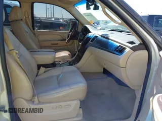 2007 Cadillac Escalade with VIN 1GYFK63847R271121, listed as a IAAI auction lot 42199097 with 138,528 mi miles and . Bid and sale history available at DreamBid. Image 5.
