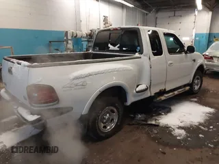 2000 Ford F-150 z VIN 2FTRX08W6YCA09298, wystawiony jako IAAI lot #41391038 z przebiegiem 179 738 mil mil oraz . Historia ofert i sprzedaży dostępna na DreamBid. Obrazek 4.