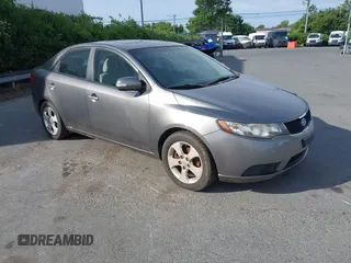 2010 Kia Forte EX z VIN KNAFU4A2XA5242981, wystawiony jako IAAI lot #42213767 z przebiegiem 174 155 mil mil oraz . Historia ofert i sprzedaży dostępna na DreamBid. Obrazek 1.
