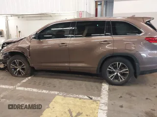 2018 Toyota Highlander LE with VIN 5TDBZRFH7JS492041, listed as a IAAI auction lot 41642278 with 90,019 mi miles and . Bid and sale history available at DreamBid. Image 15.