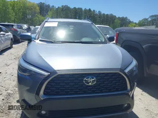 2023 Toyota Corolla Cross XLE z VIN 7MUDAABG7PV049417, wystawiony jako IAAI lot #42037055 z przebiegiem 28 325 mil mil oraz . Historia ofert i sprzedaży dostępna na DreamBid. Obrazek 12.