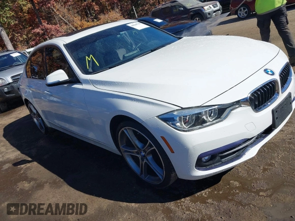 2018 BMW 3 Series 330i xDrive with VIN WBA8D9G54JNU72412, listed as a IAAI auction lot 40660769 with 58,668 mi miles. Bid and sale history available at carsss.com. Image 1.