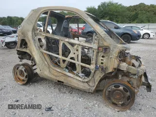 2015 Smart fortwo Passion z VIN WMEEJ3BA7FK794570, wystawiony jako Copart lot #67058864 z przebiegiem Nie podano mil oraz Nie do naprawy. Historia ofert i sprzedaży dostępna na DreamBid. Obrazek 4.