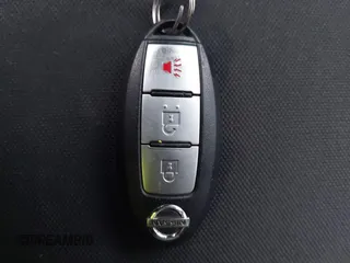 2017 Nissan Pathfinder SV z VIN 5N1DR2MM5HC619649, wystawiony jako IAAI lot #41476033 z przebiegiem 94 785 mil mil oraz . Historia ofert i sprzedaży dostępna na DreamBid. Obrazek 11.