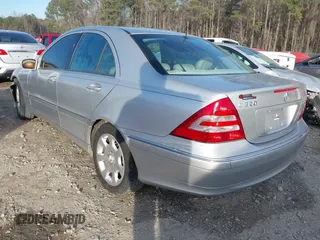 2005 Mercedes-Benz C 320 с VIN WDBRF64JX5F565631, выставлен на аукционе IAAI как лот 41416724 с пробегом 154 981 миль миль и . История ставок и продаж доступна на DreamBid. Изображение 3.