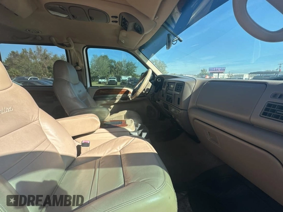 2001 Ford Excursion Limited z VIN 1FMSU43F41EA61436, wystawiony jako Copart lot #43797905 z przebiegiem 381 029 mil mil oraz Szkoda całkowita • Salvage title. Historia ofert i sprzedaży dostępna na DreamBid. Obrazek 5.