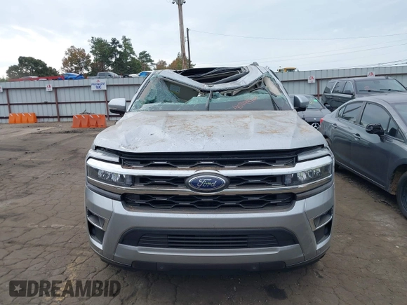 2022 Ford Expedition Limited with VIN 1FMJU1KT4NEA05973, listed as a IAAI auction lot 40744166 with 22,852 mi miles. Bid and sale history available at carsss.com. Image 12.
