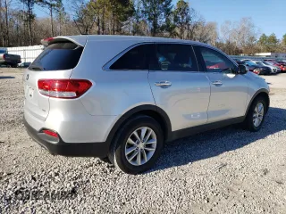 2018 Kia Sorento LX with VIN 5XYPG4A32JG368573, listed as a Copart auction lot 42456005 with 70,133 mi miles and Salvage Title. Bid and sale history available at carsss.com. Image 3.