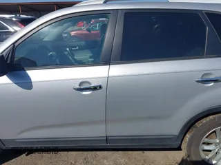2014 Kia Sorento LX z VIN 5XYKT3A69EG437937, wystawiony jako IAAI lot #41834416 z przebiegiem 208 671 mil mil oraz . Historia ofert i sprzedaży dostępna na DreamBid. Obrazek 15.