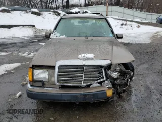 1992 Mercedes-Benz 300 with VIN WDBEA90E9NF223207, listed as a Copart auction lot 44739805 with 210,394 mi miles and Non Repairable. Bid and sale history available at DreamBid. Image 5.