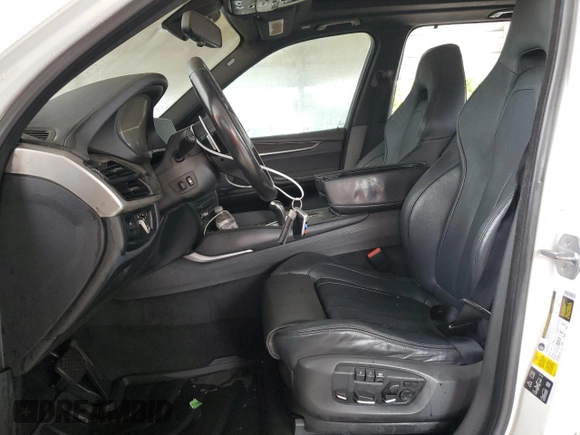 2015 BMW X5 M z VIN 5YMKT6C55F0C89468, wystawiony jako Copart lot #75391074 z przebiegiem Nie podano mil oraz Szkoda całkowita • Salvage title. Historia ofert i sprzedaży dostępna na DreamBid. Obrazek 7.