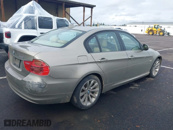2011 BMW 3 Series 328i with VIN WBAPH5C57BA443932, listed as a IAAI auction lot 40832127 with 206,426 mi miles and . Bid and sale history available at carsss.com. Image 4.