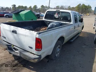 2004 Ford F-250 XL z VIN 1FTNW20PX4EB22435, wystawiony jako IAAI lot #41727810 z przebiegiem 199 800 mil mil oraz . Historia ofert i sprzedaży dostępna na DreamBid. Obrazek 4.