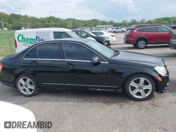 2010 Mercedes-Benz C 300 Sport z VIN WDDGF8BB9AR124264, wystawiony jako IAAI lot #42075919 z przebiegiem 210 433 mil mil oraz . Historia ofert i sprzedaży dostępna na DreamBid. Obrazek 13.