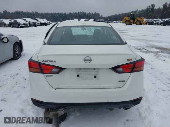 2024 Nissan Altima 2.5 SR with VIN 1N4BL4CW2RN311782, listed as a IAAI auction lot 41023659 with 7,620 mi miles. Bid and sale history available at carsss.com. Image 17.