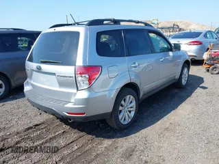 2012 Subaru Forester X Premium z VIN JF2SHADC8CH424853, wystawiony jako IAAI lot #42540390 z przebiegiem 217 063 mil mil oraz . Historia ofert i sprzedaży dostępna na DreamBid. Obrazek 4.