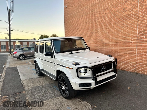 2020 Mercedes-Benz G 550 z VIN W1NYC6BJ3LX340654, wystawiony jako Copart lot #78332104 z przebiegiem 44 015 mil mil oraz Nie do naprawy. Historia ofert i sprzedaży dostępna na DreamBid. Obrazek 1.