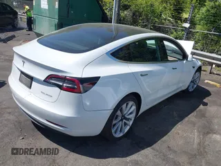 2020 Tesla Model 3 Performance z VIN 5YJ3E1EC2LF587069, wystawiony jako IAAI lot #42063691 z przebiegiem Nie podano mil oraz . Historia ofert i sprzedaży dostępna na DreamBid. Obrazek 4.