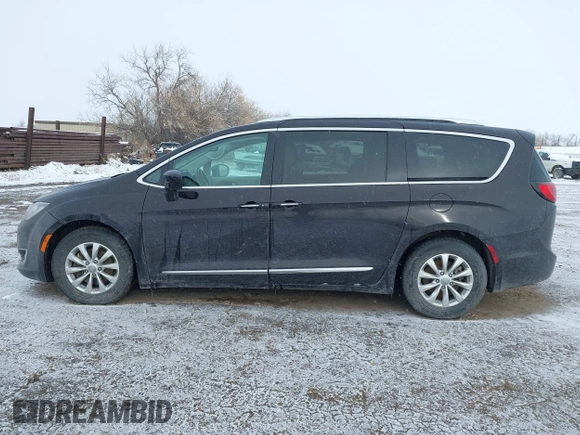 2018 Chrysler Pacifica Touring L Plus z VIN 2C4RC1EGXJR261251, wystawiony jako IAAI lot #41180745 z przebiegiem 82 548 mil mil oraz . Historia ofert i sprzedaży dostępna na DreamBid. Obrazek 14.