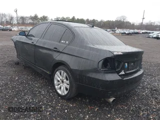2006 BMW 3 Series 325i z VIN WBAVB13566KR58924, wystawiony jako IAAI lot #41916854 z przebiegiem 160 141 mil mil oraz . Historia ofert i sprzedaży dostępna na DreamBid. Obrazek 3.