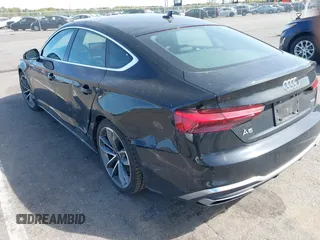 2023 Audi A5 Sportback S line Premium Plus z VIN WAUFACF52PA015824, wystawiony jako IAAI lot #42151635 z przebiegiem 24 509 mil mil oraz . Historia ofert i sprzedaży dostępna na DreamBid. Obrazek 3.