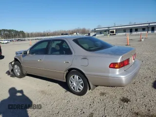 2000 Toyota Camry CE z VIN 4T1BG22K7YU738912, wystawiony jako Copart lot #88852845 z przebiegiem 122 569 mil mil oraz Szkoda całkowita • Salvage title. Historia ofert i sprzedaży dostępna na DreamBid. Obrazek 2.