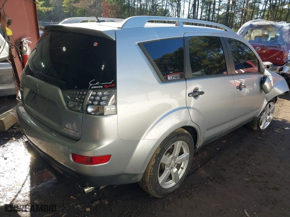 2008 Mitsubishi Outlander XLS with VIN JA4MT41X98Z014198, listed as a IAAI auction lot 41440560 with 228,263 mi miles. Bid and sale history available at carsss.com. Image 4.