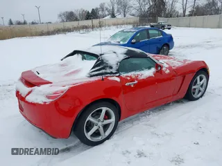 2007 Saturn Sky z VIN 1G8MB35B87Y107181, wystawiony jako IAAI lot #41176112 z przebiegiem 66 273 mil mil oraz . Historia ofert i sprzedaży dostępna na DreamBid. Obrazek 4.