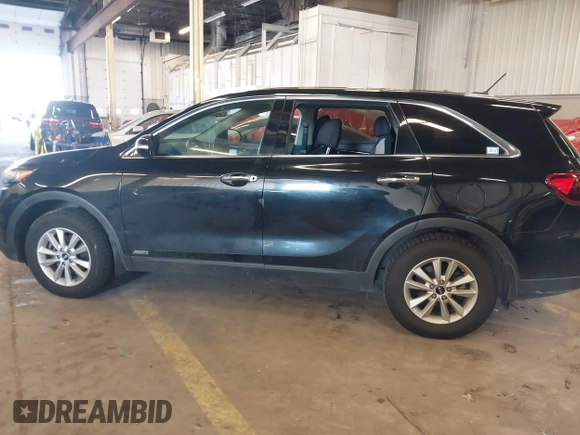 2019 Kia Sorento LX with VIN 5XYPGDA32KG511068, listed as a IAAI auction lot 41682042 with 111,148 mi miles. Bid and sale history available at carsss.com. Image 13.