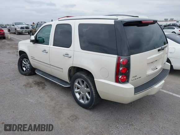 2013 GMC Yukon Denali z VIN 1GKS2EEF4DR358429, wystawiony jako IAAI lot #42182845 z przebiegiem 161 020 mil mil oraz . Historia ofert i sprzedaży dostępna na DreamBid. Obrazek 3.