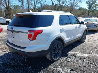 2018 Ford Explorer XLT z VIN 1FM5K7D86JGC51540, wystawiony jako IAAI lot #41572752 z przebiegiem 118 414 mil mil oraz . Historia ofert i sprzedaży dostępna na DreamBid. Obrazek 4.