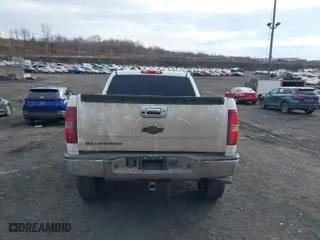 2010 Chevrolet Silverado 1500 LT with VIN 3GCRKSE30AG220347, listed as a IAAI auction lot 41646699 with 142,453 mi miles. Bid and sale history available at carsss.com. Image 16.