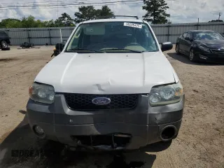 2005 Ford Escape XLT z VIN 1FMYU93145DA04306, wystawiony jako Copart lot #56209425 z przebiegiem 124 956 mil mil oraz Szkoda całkowita • Salvage title. Historia ofert i sprzedaży dostępna na DreamBid. Obrazek 5.
