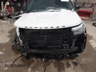 2025 Ford Explorer ST-Line z VIN 1FMUK8KH8SGA05191, wystawiony jako IAAI lot #41590538 z przebiegiem 8 793 mil mil oraz . Historia ofert i sprzedaży dostępna na DreamBid. Obrazek 12.