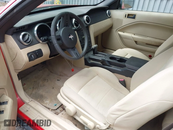 2005 Ford Mustang Deluxe с VIN 1ZVFT84N455215653, выставлен на аукционе IAAI как лот 42318911 с пробегом 85 413 миль миль и . История ставок и продаж доступна на DreamBid. Изображение 5.