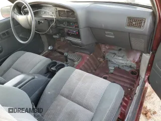 1991 Toyota Pickup DX z VIN JT4RN01P5M0011747, wystawiony jako Copart lot #42169245 z przebiegiem 204 202 mil mil oraz Szkoda całkowita • Salvage title. Historia ofert i sprzedaży dostępna na DreamBid. Obrazek 8.