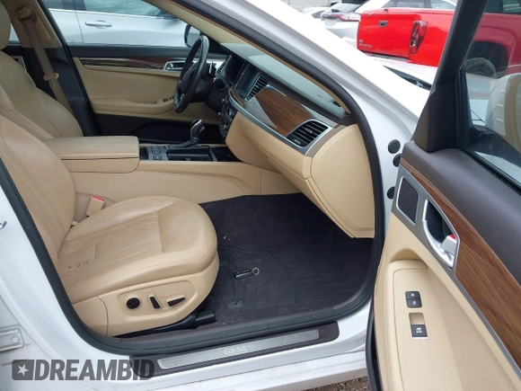 2017 Genesis G80 3.8L z VIN KMHGN4JEXHU166690, wystawiony jako IAAI lot #42322211 z przebiegiem 111 599 mil mil oraz . Historia ofert i sprzedaży dostępna na DreamBid. Obrazek 5.