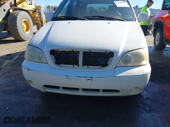 2005 Kia Sedona LX with VIN KNDUP132956703200, listed as a IAAI auction lot 41700159 with 125,578 mi miles. Bid and sale history available at carsss.com. Image 6.