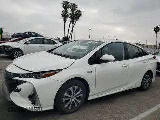 2021 Toyota Prius LE z VIN JTDKAMFP9M3196770, wystawiony jako Copart lot #54309555 z przebiegiem 21 948 mil mil oraz Szkoda całkowita • Salvage title. Historia ofert i sprzedaży dostępna na DreamBid. Obrazek 1.
