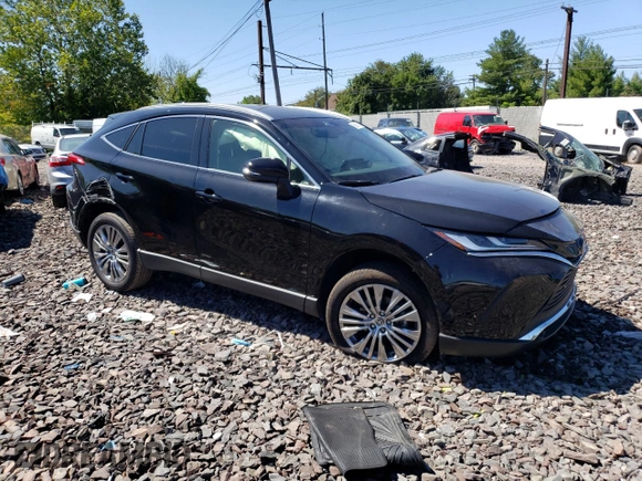 2022 Toyota Venza LE with VIN JTEAAAAH6NJ116621, listed as a Copart auction lot 66396913 with 9,890 mi miles. Bid and sale history available at carsss.com. Image 4.