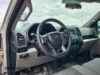 2017 Ford F-150 XL z VIN 1FTFX1EF8HKE25930, wystawiony jako IAAI lot #42294661 z przebiegiem 45 878 mil mil oraz . Historia ofert i sprzedaży dostępna na DreamBid. Obrazek 1.