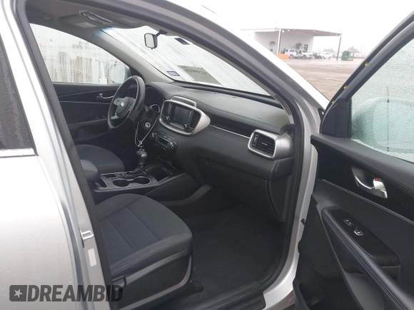 2019 Kia Sorento LX V6 with VIN 5XYPG4A51KG495866, listed as a IAAI auction lot 41599328 with 161,807 mi miles. Bid and sale history available at carsss.com. Image 5.